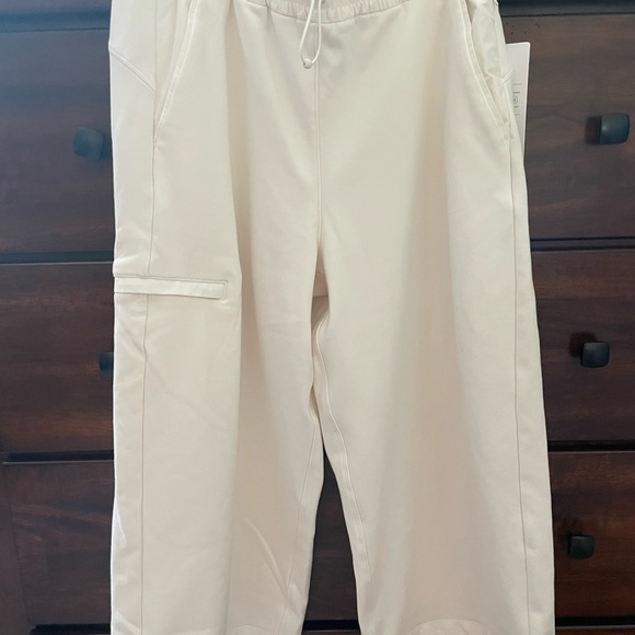 Athleta TRIUMPH HYBRID WIDE LEG CROP - Picture 2 of 7